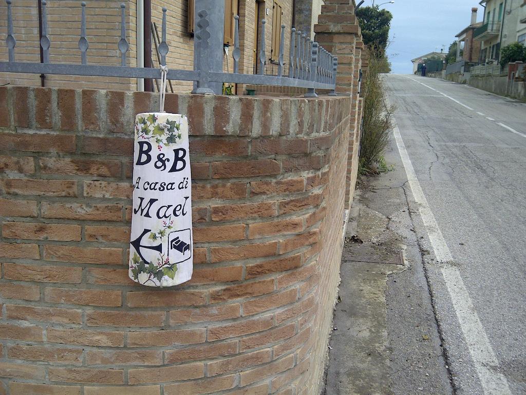 B&B A Casa Di Mael San Costanzo Extérieur photo