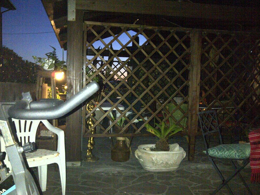 B&B A Casa Di Mael San Costanzo Extérieur photo