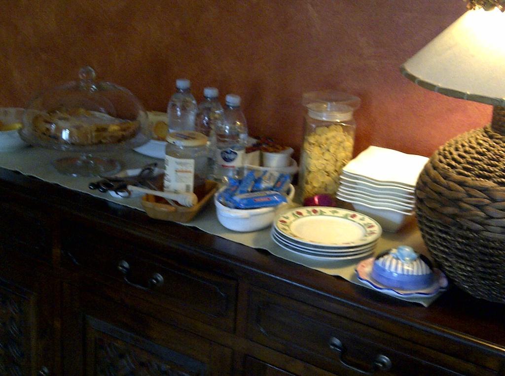 B&B A Casa Di Mael San Costanzo Extérieur photo