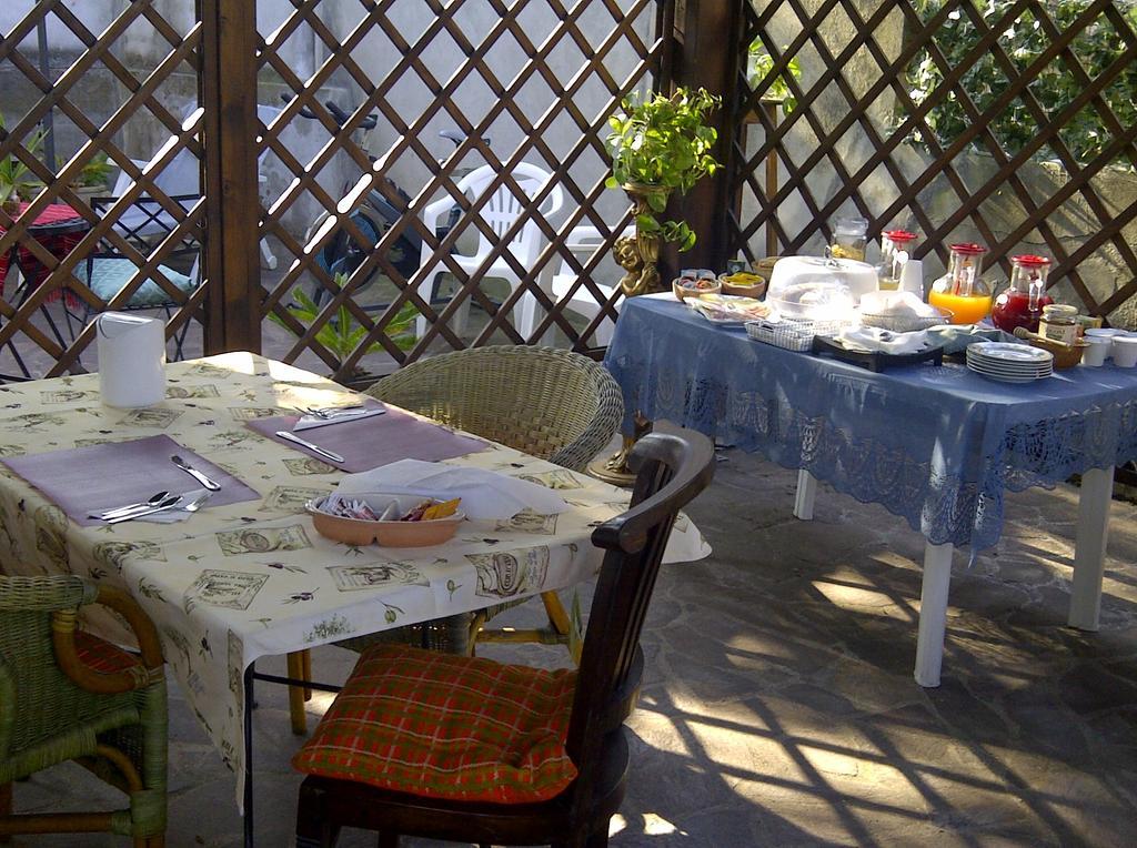 B&B A Casa Di Mael San Costanzo Extérieur photo